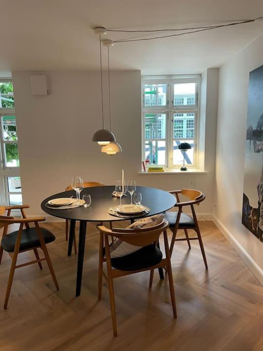 Nyrenoveret Charmerende Lejlighed I Odense C! 아파트 외부 사진