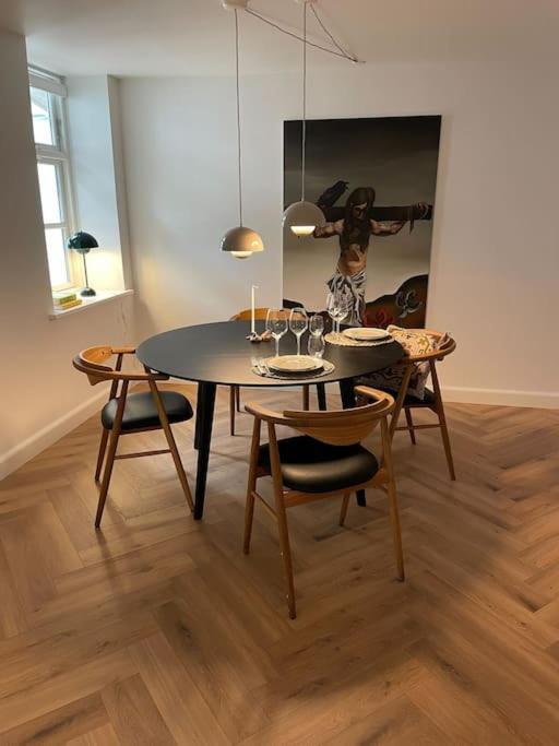 Nyrenoveret Charmerende Lejlighed I Odense C! 아파트 외부 사진