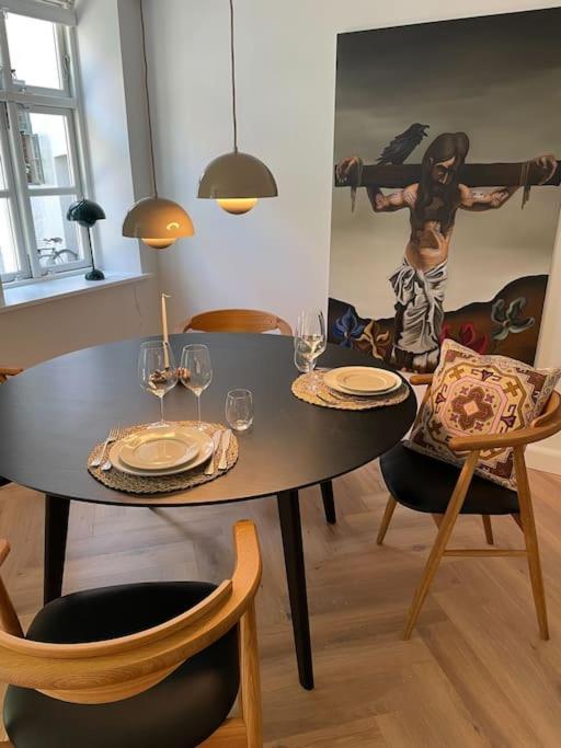 Nyrenoveret Charmerende Lejlighed I Odense C! 아파트 외부 사진