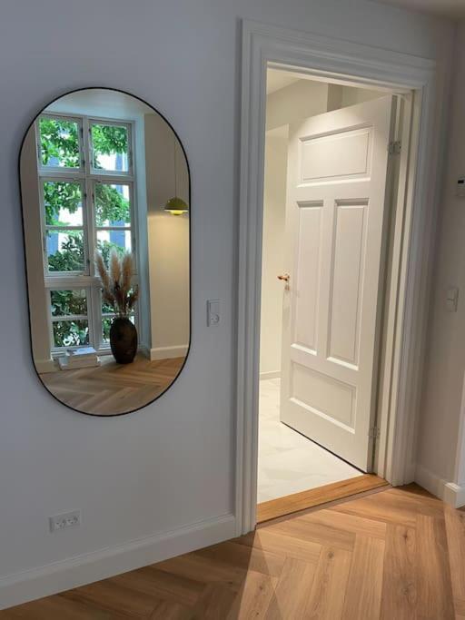 Nyrenoveret Charmerende Lejlighed I Odense C! 아파트 외부 사진